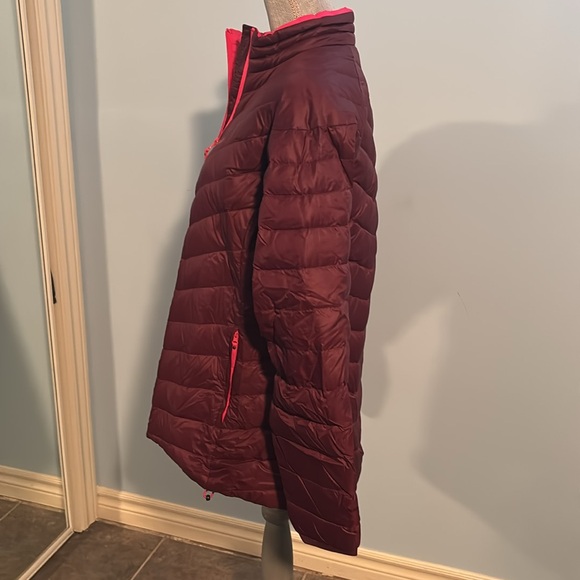 Burgundy and pink Helly Hansen jacket, size XL. - Picture 2 of 4